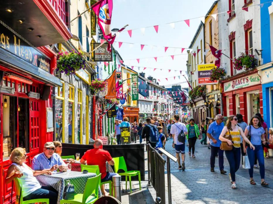Modern Canal View Home, In City Centre, Sleeps 8 Galway Exterior foto