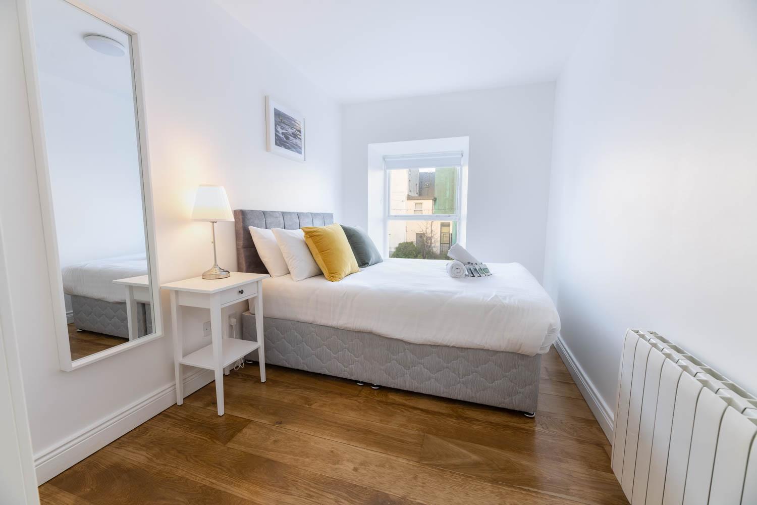 Modern Canal View Home, In City Centre, Sleeps 8 Galway Exterior foto