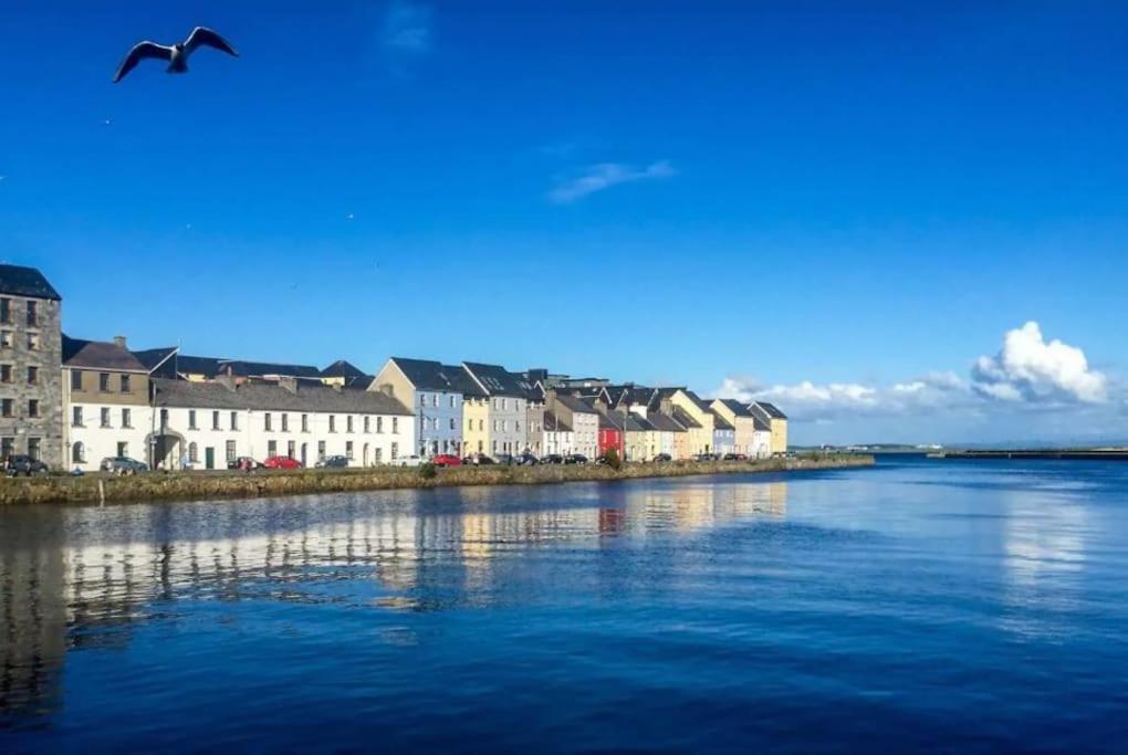 Modern Canal View Home, In City Centre, Sleeps 8 Galway Exterior foto